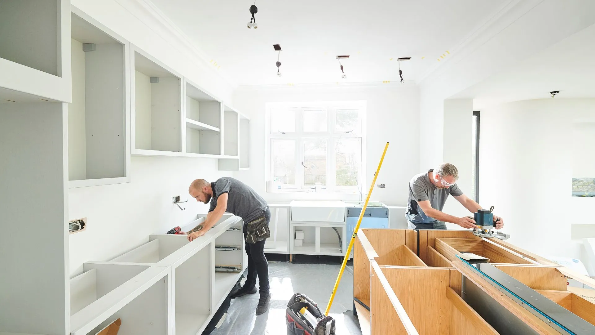 Broken Cabinets Call a Kitchen Remodeling Contractor